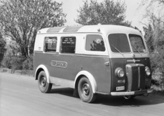 Magyarország, Budapest XIV., Egressy út 35-51., Posta Központi Járműtelep, francia gyártmányú mozgó posta / autó posta., 1954, Bolvári László, postajármű, francia gyártmány, Budapest, rendszám, Chenard&Walcker-márka, Fortepan #257097