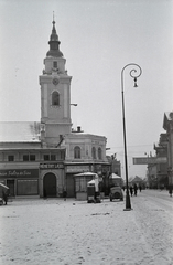 Ukraine,Zakarpattia Oblast, Berehove, Hősök tere (Piac tér), református templom., 1942, Mohai család, Fortepan #257145