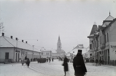 Ukraine,Zakarpattia Oblast, Berehove, Rákóczi tér, jobbra a Bereg Vármegyei Kaszinó (Úri Kaszinó), háttérben a Kossuth téren a református templom., 1942, Mohai család, Fortepan #257149