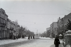 Ukraine,Zakarpattia Oblast, Mukachevo, a Cirill és Metód tér (ekkor Horthy Miklós utca) látképe a Tours-i Szent Márton-székesegyház mellől., 1942, Mohai család, Fortepan #257167