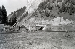 Romania,Transylvania, (ekkor Pappfalva), szemben a magyar-román határ, a 18-as főúton, a Țibău (Cibo) határfolyó feletti hídnál., 1942, Mohai család, Fortepan #257216