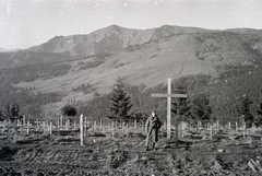 Romania,Transylvania, Radnai-havasok (Munții Rodnei), Borsai-hágó (Pasul Prislop), világháborús temető., 1942, Mohai család, Fortepan #257222