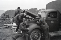 1942, Mohai család, Ford-brand, General Military Vehicle Emblem, leather jacket, car repair, Fortepan #257225