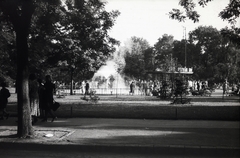 Hungary, Budapest XIV., Kós Károly sétány, szemben a Széchenyi Gyógyfürdő melletti ivókút (Szent István forrás)., 1942, Mohai család, Budapest, Fortepan #257257