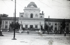 Ukrajna, Tulcsin, Leontovics (Lenin) utca - Szaska utca sarok, a kép készítése idején színháznak átalakított domonkos kolostor székesegyháza (később ortodox székesegyház)., 1941, Mohai család, Fortepan #257266