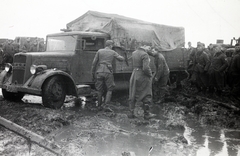 1942, Mohai család, mud, commercial vehicle, being stuck, MAN-brand, Fortepan #257283