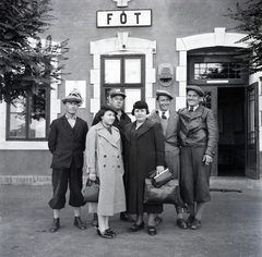 Hungary, Fót, vasútállomás., 1942, Ladinek Viktor, Best of, train station, tableau, Fortepan #257412