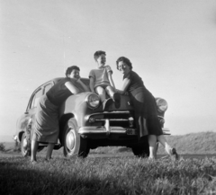 1954, Ladinek Viktor, girls'n'cars, sitting on a car, Fortepan #257472