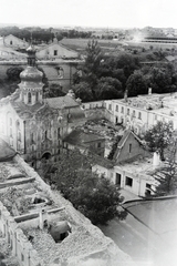 Ukrajna, Kijev, az ortodox Barlangkolostor (Pecserszka Lavra) területe. Kilátás a Nagy Harangtorony-ból, középen balra a Szentháromság-kapu temploma. A felvétel a vöröskeresztes kórházvonat egyik útjáról készült sorozat része., 1942, Reményi József, Fortepan #257568