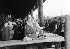 Magyarország, Kecskemét, vasútállomás, a felvétel a 154-es számú vöröskeresztes kórházvonat érkezésekor készült., 1942, Reményi József, Fortepan #257598