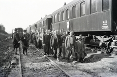 Lengyelország, Ruda Śląska, Kochłowice (ekkor Kochlowitz) ekkor önálló, ma a város része. Vasútállomás., 1942, Reményi József, Best of, kórházvonat, Dávid csillag, zsidóság, holokauszt, Fortepan #257660