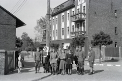 Lengyelország, Ruda Śląska, Kochłowice (ekkor Kochlowitz) ekkor önálló, ma a város része. Ulica Radoszowska az ulica Oświęcimska saroktól, szemben az ulica Radoszowska 166. számú ház., 1942, Reményi József, Fortepan #257665