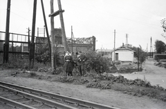 Oroszország, Kurszk, a vöröskeresztes kórházvonat nővére és tisztje a vasútállomáson., 1942, Reményi József, Fortepan #257711