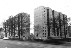 Magyarország, Budapest IX., Haller utca (Hámán Kató út), házak a Nagyvárad tér és a Tűzoltó utca között., 1981, Ferencvárosi Helytörténeti Gyűjtemény, szovjet gyártmány, GAZ-márka, lakótelep, automobil, GAZ 24 Volga, Budapest, felvonulási épület, Fortepan #25776