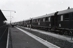 Lengyelország, Toruń, Főpályaudvar. A felvétel a 154-es számú vöröskeresztes kórházvonat fogadásakor készült., 1942, Reményi József, kórházvonat, Fortepan #257807