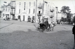 Ukrajna, Kijev, Galíciai tér / Halicka ploscsa (ekkor 1905-ös felkelés tere),, 1942, Reményi József, fiáker, Fortepan #257836