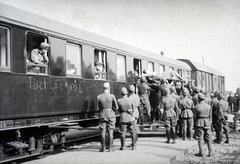 Magyarország, Szombathely, a 154-es számú vöröskeresztes kórházvonat a vasútállomáson., 1942, Reményi József, kórházvonat, Fortepan #257890