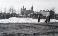 Oroszország, Novozibkov, (ekkor Nowosybkov), Szadovaja ulica, háttérben a Szentháromság-templom. A felvétel a vöröskeresztes kórházvonat egyik útjáról készült sorozat része., 1943, Reményi József, Fortepan #257950