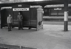 Poland, (ekkor Myslowitz), vasútállomás. A felvétel a 154-es számú vöröskeresztes kórházvonat egyik útjáról készült sorozat része., 1942, Reményi József, Fortepan #257990