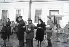 Ukraine,Zakarpattia Oblast, Volovets', vasútállomás, a felvétel a 154-es számú vöröskeresztes kórházvonat érkezésekor készült., 1942, Reményi József, Fortepan #258002