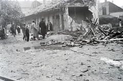 Hungary, Budapest IV., a felvétel az Árpád út 39-es számú ház udvarán készült., 1944, Reményi József, damaged building, yellow star, Budapest, Fortepan #258101