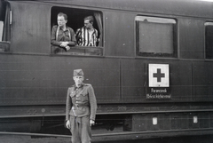 1942, Reményi József, striped dress, hospital-train, Fortepan #258106