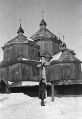 Ukraine, (ekkor Ławoczne), Szent Mihály-templom., 1942, Reményi József, church, cross, fur coat, Fortepan #258164