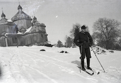 Ukraine, (ekkor Ławoczne), Szent Mihály-templom., 1942, Reményi József, church, skiing, boots, Hungarian soldier, Fortepan #258165