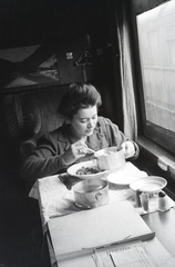 1942, Reményi József, hospital-train, cabin, picture in picture, meal, dixie, Fortepan #258209