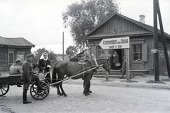 Belarus, Gomel, Homel (ekkor Gomel), a 154-es számú vöröskeresztes kórházvonat önkéntes nővére és tisztjei., 1942, Reményi József, Fortepan #258223