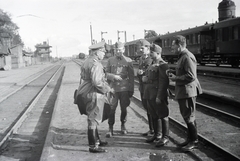 Belarus, Gomel, vasútálllomás, a háttérben jobbra a vöröskeresztes kórházvonat látható., 1942, Reményi József, Fortepan #258233