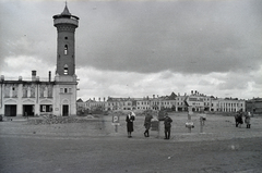 Belarus, Gomel, Lenin tér (Piac tér / Bazarnaja plosagy), balra a tűzoltóság épülete a tűztoronnyal., 1942, Reményi József, Best of, Fortepan #258242