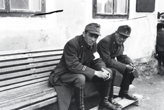 Austria, 1945, Reményi József, glasses, "Bocskai" side cap, boots, bench, armband, boots, Fortepan #258275