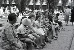 Magyarország, Budapest III., Római part, Kossuth Lajos üdülőpart 111., Tungsram üdülőtelep. A felvétel egy vállalati ünnepség alkalmával készült., 1957, Reményi József, Budapest, mulatság, Fortepan #258368