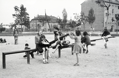 Magyarország, Budapest XIII., Gyermek tér., 1954, Reményi József, Budapest, hinta, játszótér, Fortepan #258427