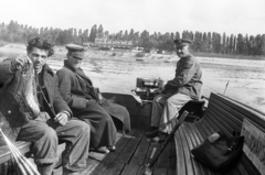 Hungary, Budapest IV., a Római part, Piroska utca és Újpest-Megyer közötti átkelőhajó a Dunán. Háttérben az Üdülő sor és a Tungsram strand területén lévő csónakház., 1964, Reményi József, Best of, Budapest, Fortepan #258431