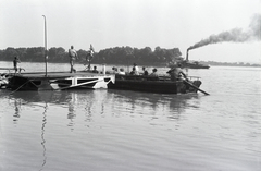 Magyarország, Budapest III., Római part, Piroska utca és Újpest-Megyer közötti, a Dunán közlekedő átkelőhajó kikötője., 1953, Reményi József, Budapest, kikötő, füst, hajókémény, Fortepan #258463