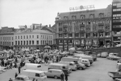 Norvégia, Oslo, Youngstorget, szemben a Torggata sarkán álló épületek láthatók., 1965, Reményi József, neonreklám, piac, teherautó, Fortepan #258467