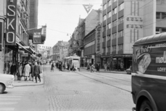 Norvégia, Oslo, a Storgata Nygata - Lybekkergata közötti házsora a Pløens Gate felöl nézve., 1965, Reményi József, utcakép, villamos, Fortepan #258471