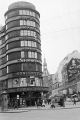 Norvégia, Oslo, balra a Skippergata torkolata, jobbra a Storgata, háttérben az oslói székesegyház (Oslo domkirke) / korábban Megváltónk temploma (Vår Frelsers kirke)., 1965, Reményi József, sarokház, áruház, Fortepan #258472