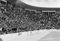 Norvégia, Oslo, Jordalgata, szabadtéri koncert az 1952-es téli olimpiára épült Jordal stadionban., 1965, Reményi József, jégpálya, stadion, néző, nézőtér, szurkoló, Fortepan #258473