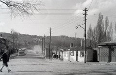 Hungary, Budapest XII., Rácz Aladár út a mai Márton Áron térnél, balra fent a Széchenyi-hegyi TV torony. Jobbra a Farkasréti temető., 1964, Reményi József, Budapest, public toilet, Fortepan #258528