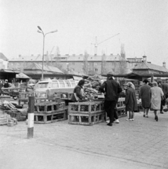 Magyarország, Óbuda, Budapest III., Óbudai piac a Kórház utca - Szél utca - Verőfény utca - Vihar utca által határolt területen., 1969, Reményi József, láda, piac, baromfi, Budapest, Fortepan #258581