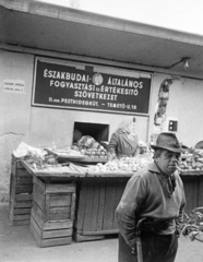 Magyarország, Óbuda, Budapest III., Óbudai piac a Kórház utca - Szél utca - Verőfény utca - Vihar utca által határolt területen., 1969, Reményi József, piac, zöldséges, felirat, ÁFÉSZ, Budapest, Fortepan #258584