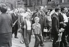 Magyarország, Budapest XIV., Ajtósi Dürer sor, május 1-i felvonulás résztvevői a Cházár András utca közelében., 1967, Reményi József, Budapest, Fortepan #258717