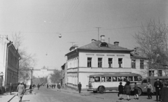 Oroszország, Moszkva, Lavrusinszkij pereulok a Tretyakov Képtár előtt, a háttérben a Nagy Kreml-palota., 1970, Reményi József, Fortepan #258803