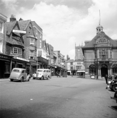 United Kingdom, High Street, szemben balra a Kingsbury Street, háttérben a Szűz Mária-templom (Church of St Mary the Virgin). Jobbra a Városháza., 1948, UWM Libraries, street view, automobile, Fortepan #258899