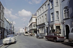 Kenmare Place a Main Street felé, a lovaskocsi a Plunkett Street-ből kanyarodik ki., 1964, UWM Libraries, automobile, Ford-brand, Fortepan #258918