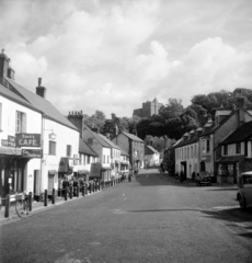 Egyesült Királyság, Dunster, High Street, Yarn Market, háttérben a vár., 1956, UWM Libraries, Harrison Forman, utcakép, képarány: négyzetes, Fortepan #258934