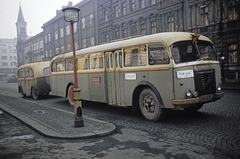 Csehország, Plzeň, Husova ulice, az utca végén a Klatovská třída sarkán a Karl Farský Gyülekezet temploma (Kostel Sboru Karla Farského)., 1960, UWM Libraries, Harrison Forman, vörös csillag, pótkocsi, Skoda-márka, viszonylattábla, autóbusz, színes, Fortepan #259119